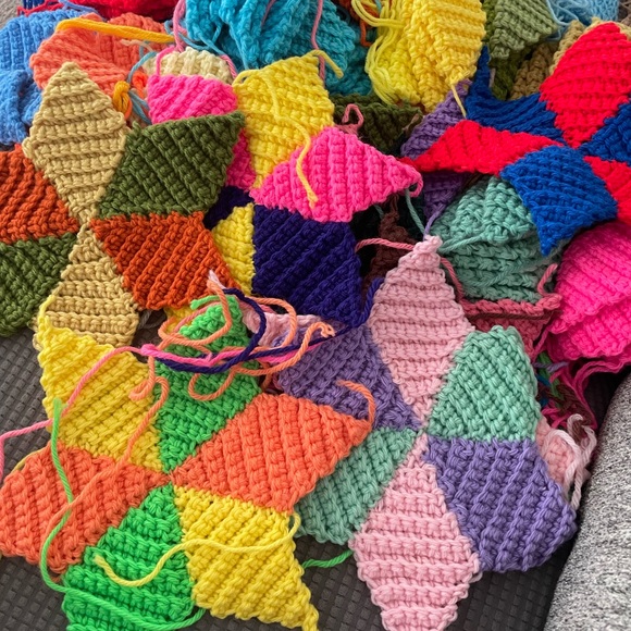 “Do it yourself” hand crochet pieces of a blanket… - Picture 4 of 4